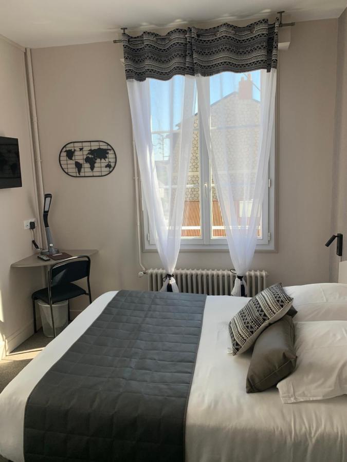 Hotel L'Escale De La Gare Saumur Esterno foto