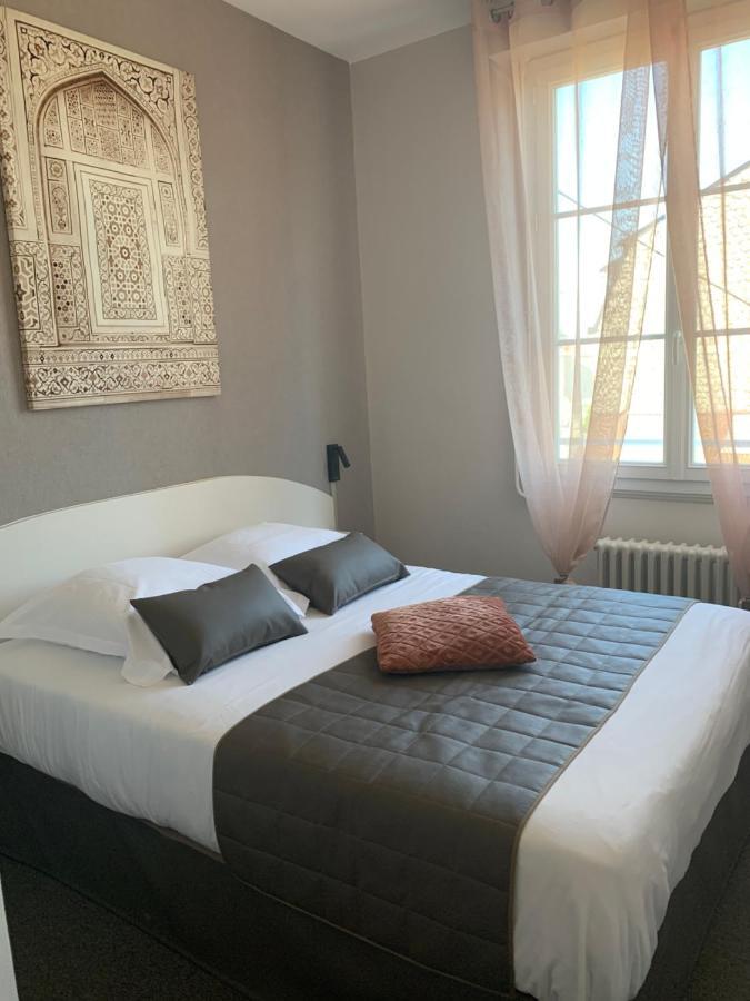 Hotel L'Escale De La Gare Saumur Esterno foto